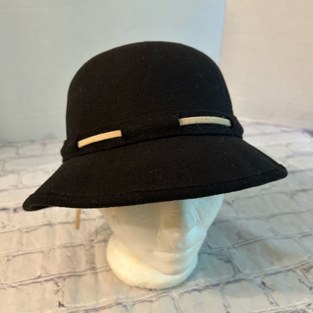 ARIANNA BY HOWARDS BLACK WITH BEIGE BOW BAND 100% POLYESTER WOMENS HAT SIZE 57CM